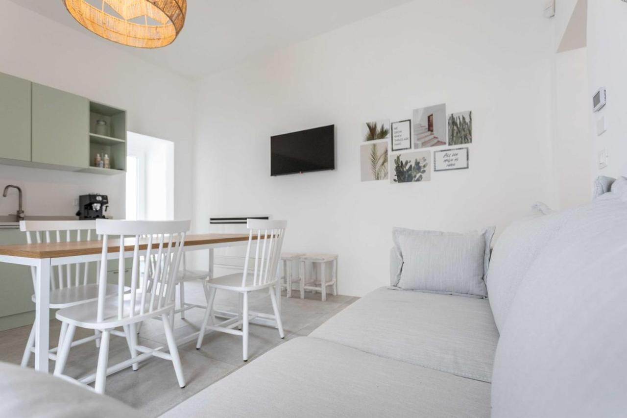 Dimora Dei Maestri-Camera Con Veranda E Bagno Privati Felline Bagian luar foto