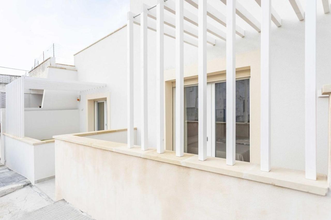 Dimora Dei Maestri-Camera Con Veranda E Bagno Privati Felline Bagian luar foto