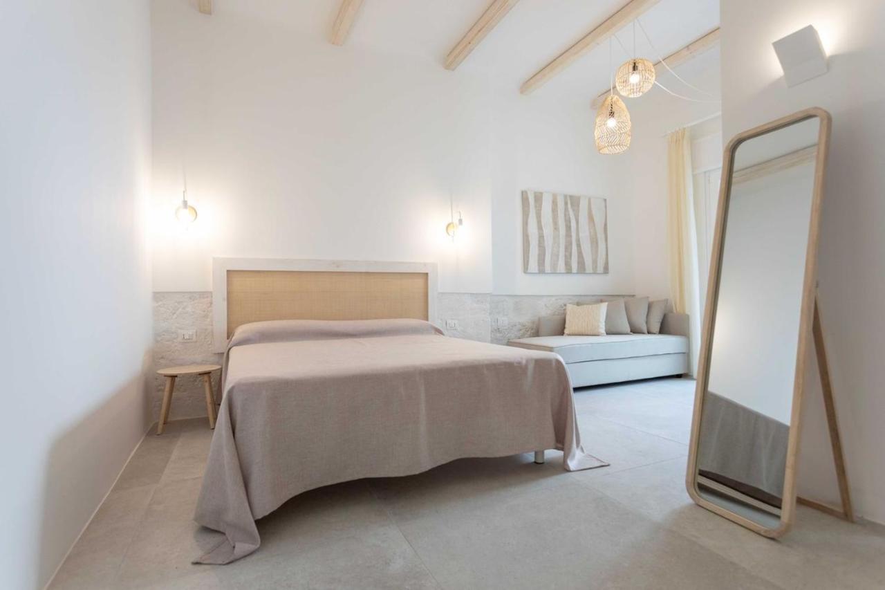 Dimora Dei Maestri-Camera Con Veranda E Bagno Privati Felline Bagian luar foto