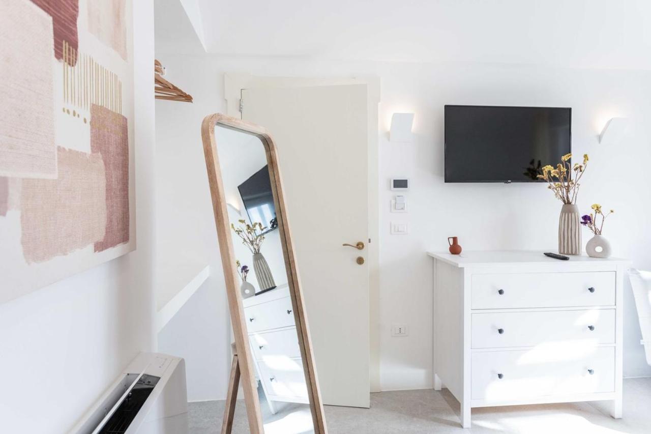 Dimora Dei Maestri-Camera Con Veranda E Bagno Privati Felline Bagian luar foto