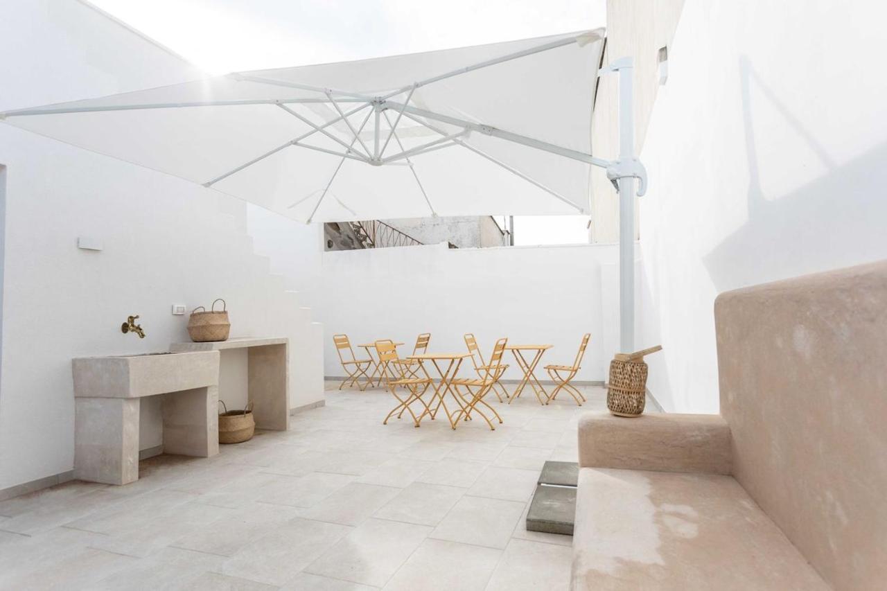 Dimora Dei Maestri-Camera Con Veranda E Bagno Privati Felline Bagian luar foto