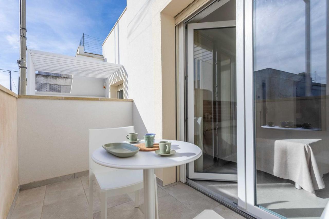 Dimora Dei Maestri-Camera Con Veranda E Bagno Privati Felline Bagian luar foto